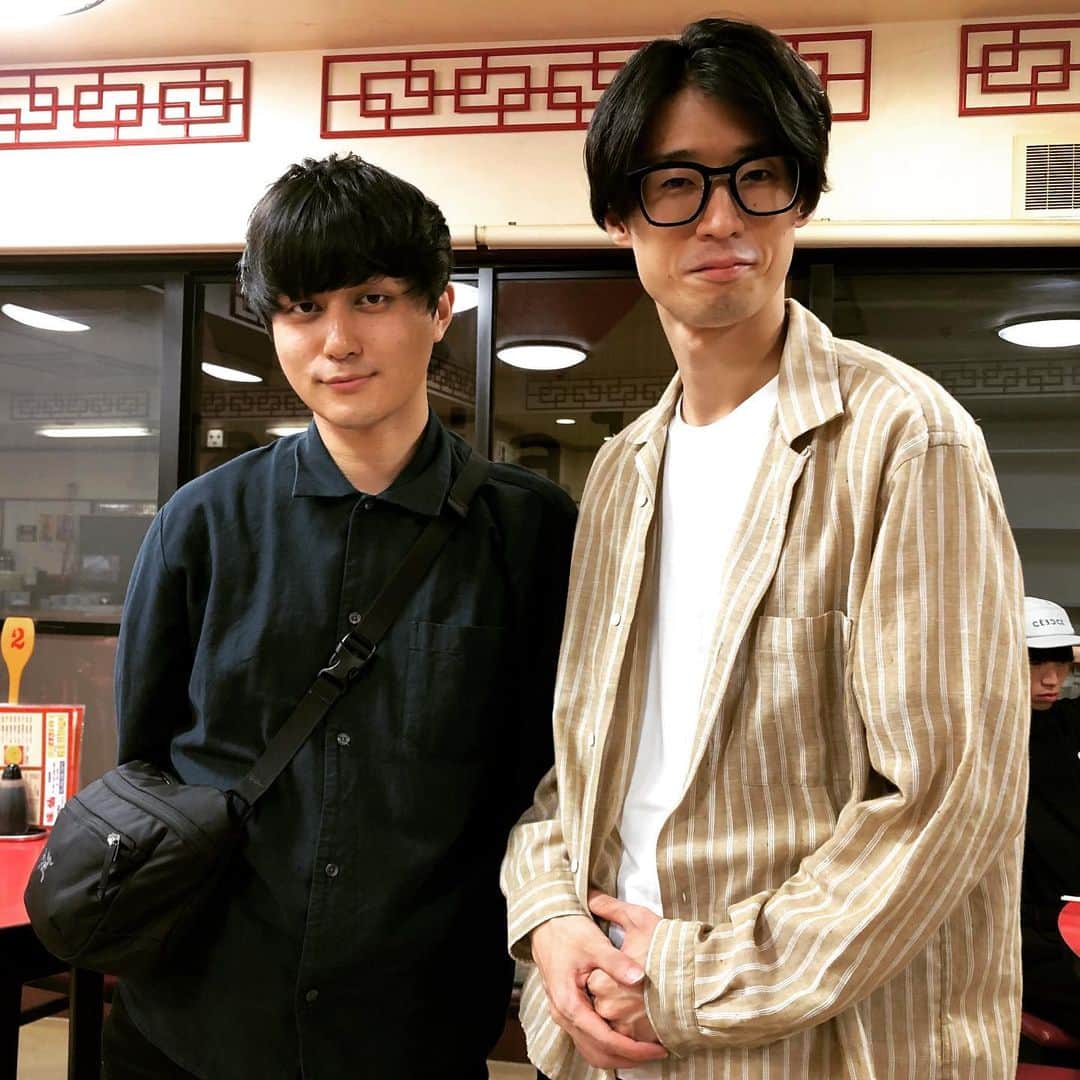 米田貴紀のインスタグラム：「改めて思いましたが、ハンブレッダーズってめちゃめちゃ良いバンドですね👍✨ ツアー呼んでくれて本当にありがとう🙏 打ち上げではムツムロ君といっぱい喋りました！ とりあえずアンダーザシルバーレイクを観なければ📽  #夜の本気ダンス  #ハンブレッダーズ #続けてみることにしたツアー  #名古屋 #味仙」