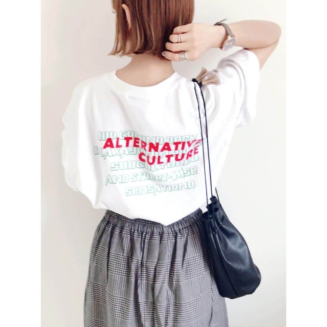 のインスタグラム：「#wear更新 ☝︎ TOPにURL載せてます ．．．．．．✈︎ . . . #code #outfit #ootd . . . 詳しくは#wear で見てね♥︎ wear account → sizu0618 . . . #MINEBY3MOOTD #mamagirl #コーデ #コーディネート #ファッション #今日の服 #今日のコーデ #ママファッション #ママコーデ #ママスタイル#theplatinumselect#furla#furlawatch#フルラ#フルラ時計#メトロポリス @the_platinum_select #sevendayssunday#セブンデイズサンデイ @sevendayssunday_official」