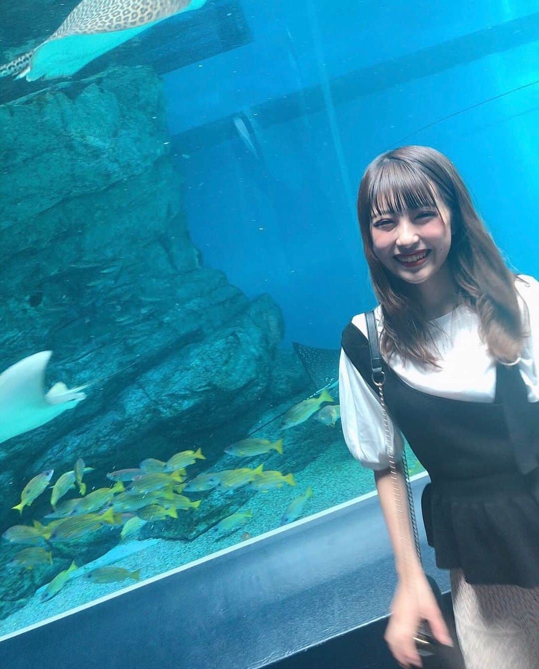 華山志歩さんのインスタグラム写真 - (華山志歩Instagram)「﻿ 水族館行けて満面の笑み〜！！！﻿ でもお魚が全然写ってない🐟🐡🐠」8月15日 18時26分 - shiho_hanayama_official