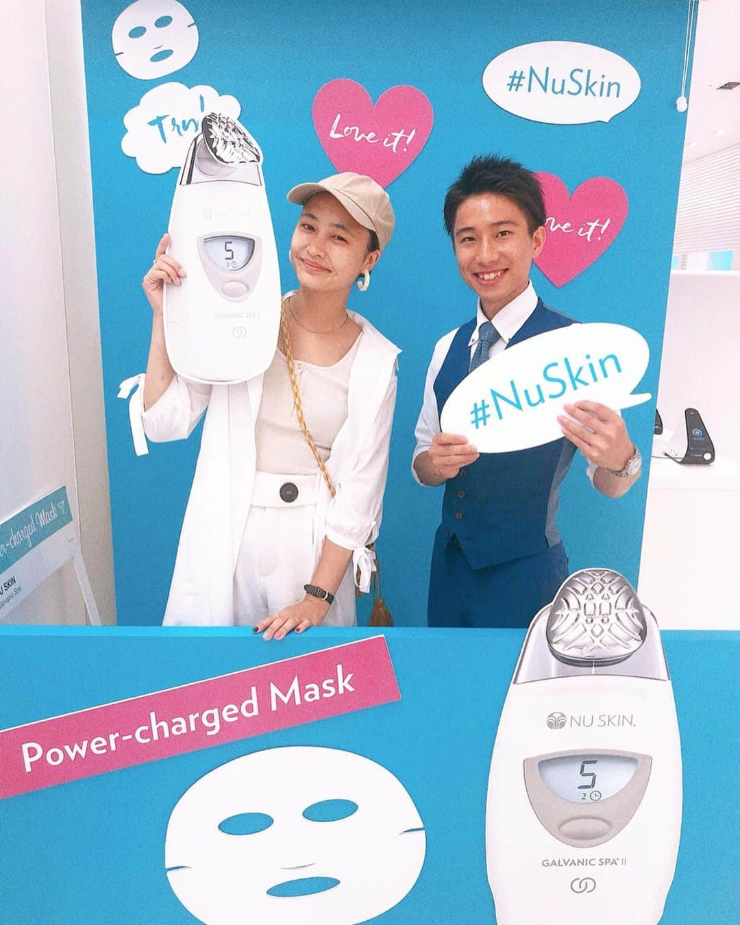 ena..*加藤 恵梨奈さんのインスタグラム写真 - (ena..*加藤 恵梨奈Instagram)「🗿NU SKIN . #ルミスパ のモニターで体験をさせて頂きました🥰 普通の洗顔で落としきれない汚れが🥺🥺 すっぴんでいっても少し汚れがあったり お肌チェック✅もしてもらって 普段のエステなどのおかげで数値はよかった.•*¨*• . 相変わらず‘ 乾燥肌 ’には悩まされてるけど💦 夏になるとシミも気になってくる👱🏽‍♀️💭 . そんな悩みを相談して 私に合う製品をGETしたよ❤ BOOのアレルギー肌でも使える 保湿だったりもお持ち帰り🛍✨ . 欲しいものが沢山😭💸 . 少しずつ増やしていこうかな…… . . . #ニュースキン #nuskin #保湿 #乾燥肌 #敏感肌 #アレルギー #アトピー #ビジョビ #mama #mamamoo #mamagirl #キッズ #freelancemodel #インスタグラマー #インフルエンサー #pr #ena_pi」8月15日 18時39分 - e_n_a_p_i