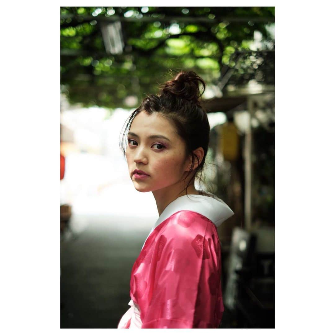 高原愛のインスタグラム：「遅ばせながらも天気の子を観てきました☺️まっすぐで純粋でじんわり涙もポロリ👍今日も台風の影響で雨は降ったりやんだり。急に晴れたり。皆さんのお家やご家族は大丈夫でしたか？午後、お家から虹🌈も見ることができました。私は断然！晴天の雲ひとつない青空が好きだなぁ☺️ #天気の子#晴れ女#太陽#🌞」