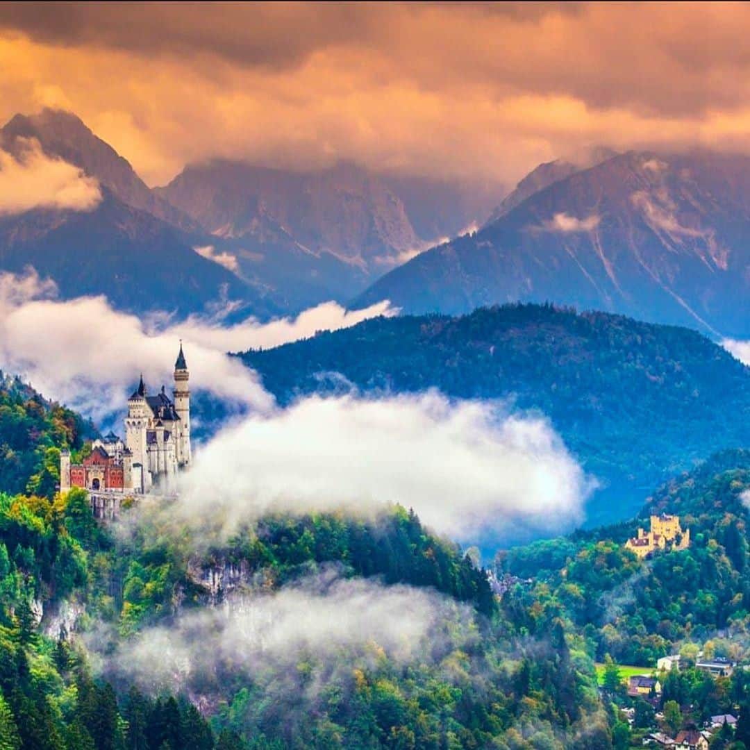 Lonely Planetのインスタグラム：「Have you ever been to #Germany? From dazzling, fairytale vistas to buzzing, edgy cities, this diverse country is a adventurer's paradise. Tap our link in bio for a guide to visiting Germany for the first time.」