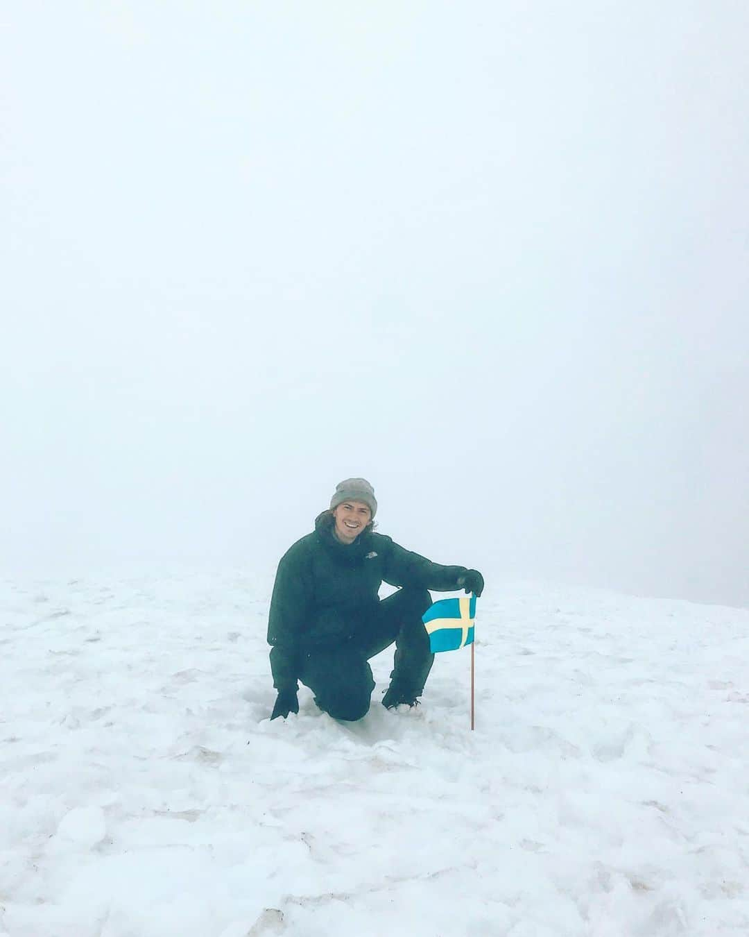 オスカー・オリー・モランダーさんのインスタグラム写真 - (オスカー・オリー・モランダーInstagram)「Galdhøpiggen✔️ 🇳🇴 Trolltunga✔️🇳🇴 Preikestolen ✔️🇳🇴 And now also Kebnekaise ✔️🇸🇪 Anyone with suggestions on other cool places?  We’re right now on our way to experience Lofoten.☀️」8月15日 18時55分 - ollymolander