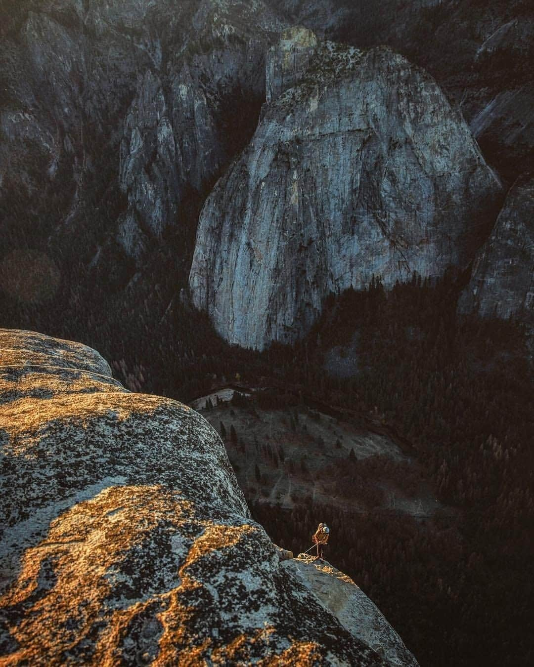 National Geographic Travelさんのインスタグラム写真 - (National Geographic TravelInstagram)「Photo by @jimmychin | Josh Huckaby dropping in on the 3000ft granite wave of El Cap during production of @freesolofilm. When Josh isn’t motoring around Indonesia on a motorcycle with his surfboard searching for some shade, he’s climbing El Cap or working with Yosemite Search and Rescue. We were lucky to have him as our primary rigger and safety consultant along with Dave Allfrey for the production. #YOSAR #neveradullday #elcapitan#stonemonkeys」8月15日 19時01分 - natgeotravel