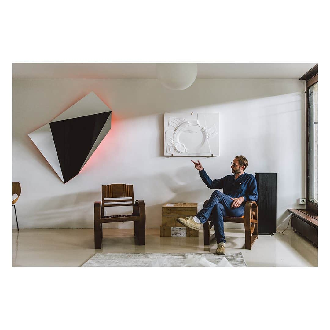 The Modern Houseさんのインスタグラム写真 - (The Modern HouseInstagram)「#forsale Open House: architect Peter Culley on colour, form and working with limits at his Brutalist home in north London. Link in our bio to read more about Peter's life in the space and see the sales listing.」8月15日 19時08分 - themodernhouse