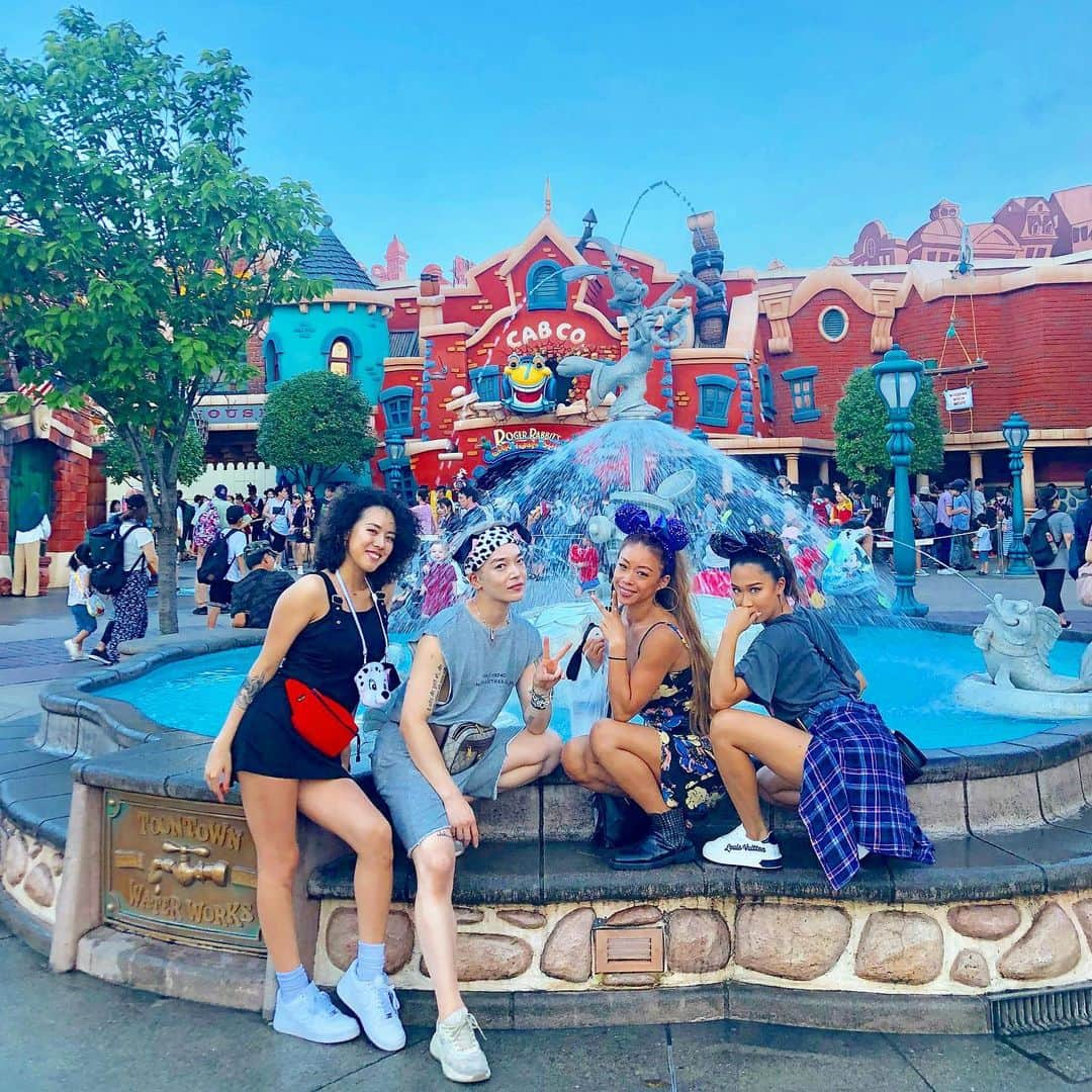 poledancer RYOTAさんのインスタグラム写真 - (poledancer RYOTAInstagram)「🌈💥TOON TOWN💥 #tokyodisneyland」8月15日 19時08分 - kogepiii