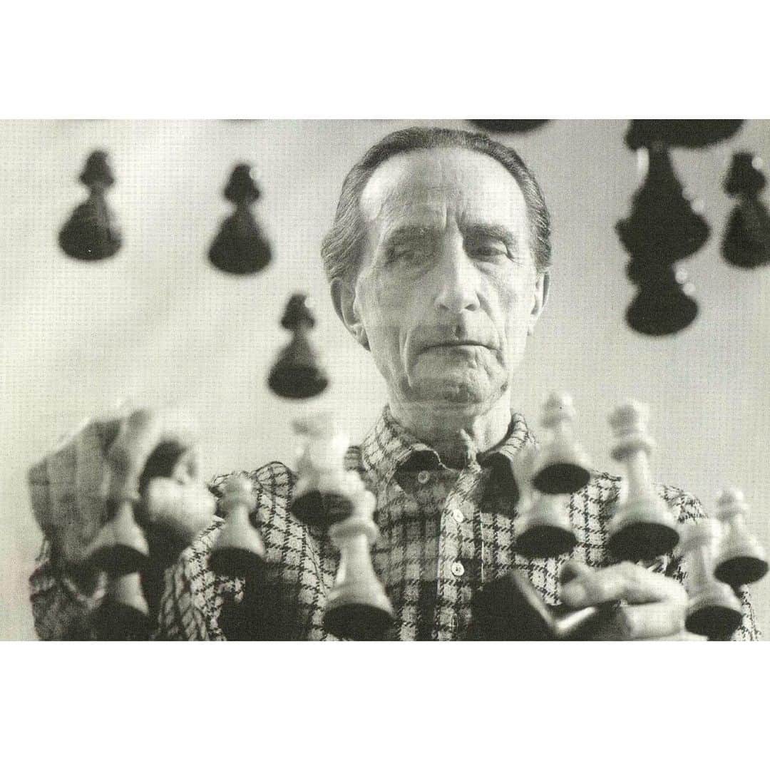 THE ROWさんのインスタグラム写真 - (THE ROWInstagram)「Arnold Rosenberg; ‘Marcel Duchamp Playing Chess on a Sheet of Glass’, 1958」8月15日 19時11分 - therow