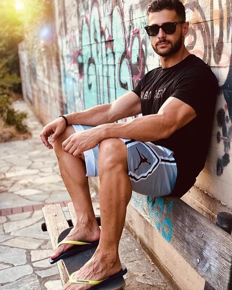 Havaianas Europeさんのインスタグラム写真 - (Havaianas EuropeInstagram)「@costavasaloshd looking effortlessly cool in our Top Mix flip flops. #Repost #Manstyle #MenofHava」8月15日 19時22分 - havaianaseurope