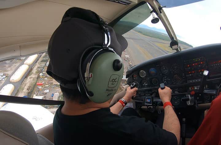 のインスタグラム：「#PILOT #パイロット #訓練 #着陸 #離陸 #タッチアンドゴー #TouchAndGo 左旋回→右旋回→左旋回→右旋回→右旋回5本」