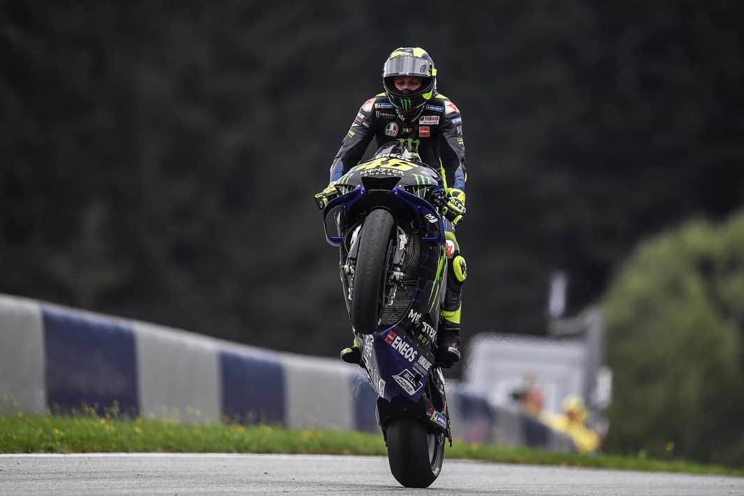 バレンティーノ・ロッシのインスタグラム：「Red Bull Ring,Austria MotoGP Race 📸 @gigisoldano @falex79 @jesusrobledo 🎥 by @motogp」