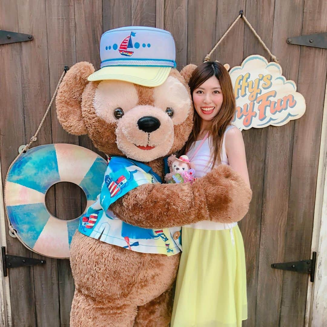 橘ゆりかさんのインスタグラム写真 - (橘ゆりかInstagram)「🌻🌈ダッフィーのサニーファン🌺☀️﻿ ﻿ ﻿ ダッフィーがメイちゃんポシェットのアイス﻿ もぐもぐしてたんだよー😭💛﻿ 私にも食べさせてくれた笑笑かわい💕﻿ ﻿ また会いにいきたいけど﻿ この暑さは厳しすぎる。。。﻿ ﻿ ﻿ ﻿ #ダッフィーのサニーファン #サニーファン #ダッフィーフレンズ #ディズニーシー #東京ディズニーシー #夏の思い出 #夏ディズニー #橘ゆりか #tds #tdr #duffybear #tokyodisneysea #disneysummer」8月15日 19時27分 - yuricalcal