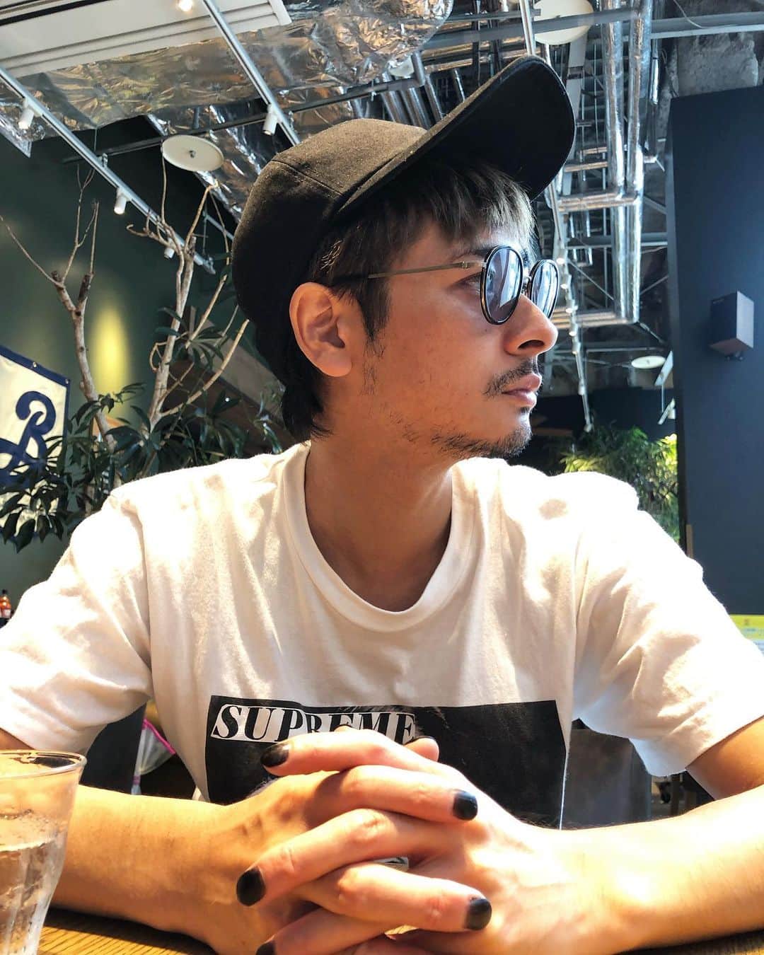 のインスタグラム：「オンライサロン ✂️♦︎secret color♦︎✂️ 110人に増えました😌 皆さんいつもありがとうございます😊 secret colorという新しい文化を 共有しながら、美容師の基本である 技術をアップデートし、時間単価の高い仕事をする！そして高生産性サロンをつくりハッピーな人生改革、仕事改革、働き方改革をみんなで一緒に楽しみながらやっていきましょっ😆 コツコツやること！ 全てはお客様の為😌一緒にいてくれる 仲間の為に😆気楽にノンストレスで楽しくやっていけるオンラインサロンであり続けます😌」