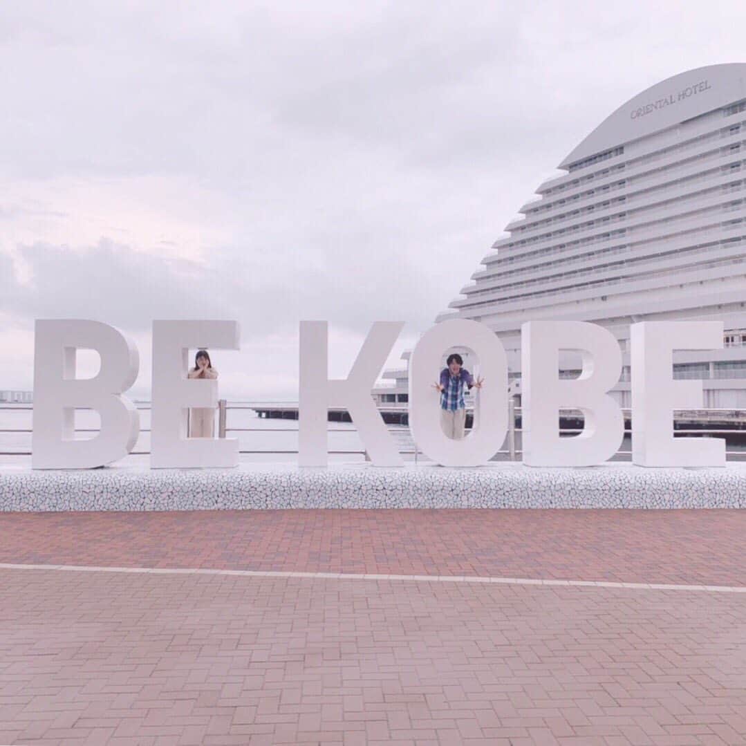 青木菜花のインスタグラム：「.﻿ .﻿ まだ神戸に行ったときの写真載せてなかった🤫﻿ ﻿ 雨凄すぎて前髪珍しくわけた（＾_＾）﻿ 3枚目はかじくんの真似してセンター分け（＾_＾）﻿ .﻿ . #神戸 #観光 #なのかじ #bekobe #instagood #instalike #l4l」