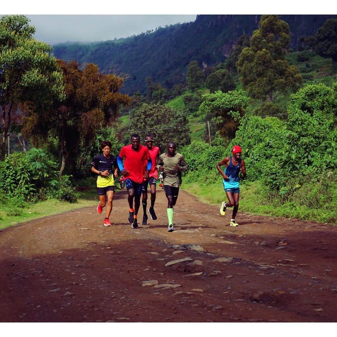 神野大地さんのインスタグラム写真 - (神野大地Instagram)「MGCまであと1ヶ月。 Today's only up hill jog⛰⛰🏃‍♂️🏃‍♂️ 山の神としての力、発揮できた！笑💦 #ケニア合宿 #山の神 #MGC」8月15日 19時37分 - daichi_0913