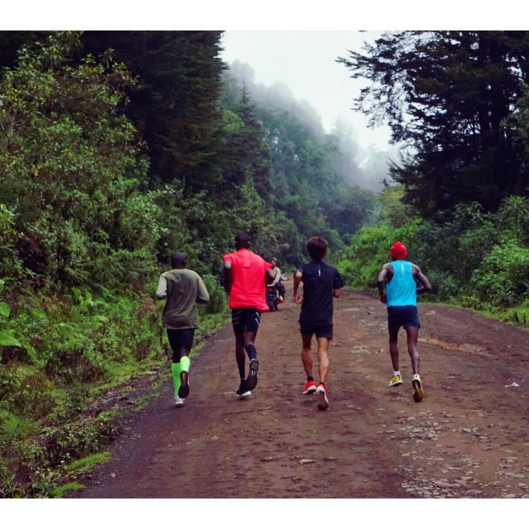 神野大地さんのインスタグラム写真 - (神野大地Instagram)「MGCまであと1ヶ月。 Today's only up hill jog⛰⛰🏃‍♂️🏃‍♂️ 山の神としての力、発揮できた！笑💦 #ケニア合宿 #山の神 #MGC」8月15日 19時37分 - daichi_0913