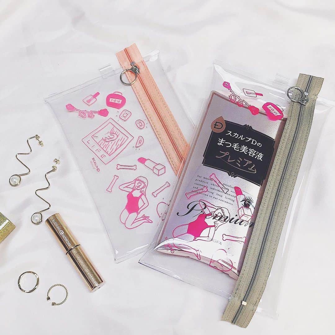 のインスタグラム：「. . まつ毛美容液プレミアムをご購入のお客様に、@tondabayashiran さんとコラボした、夏にピッタリのオリジナルデザインPVCポーチをプレゼント🐰💖 . コスメを入れたり、アクセサリーを入れたり大活躍すること間違いなし🥺🌼 . 数量限定となりますのでお早めにゲットしてくださいねっ💕 . お取り扱い店舗.. Webデザイン👉 #アンファーストア #楽天 #Qoo10 など 店頭限定デザイン👉 @plazastyle @loft_official  @tokyuhandsinc など  #スカルプD #スカルプDボーテ #スカルプDのまつ毛美容液#まつ毛美容液 #まつげ美容液#美まつ毛 #コスメ #女子力 #コスメ好きと繋がりたい #コスメ垢さんと繋がりたい #目元美容液 #メイク #コスメ #女子力アップ #女子力向上委員会 #夏 #海 #夏コスメ #キャンペーン実施中 #ノベルティ #とんだ林蘭」