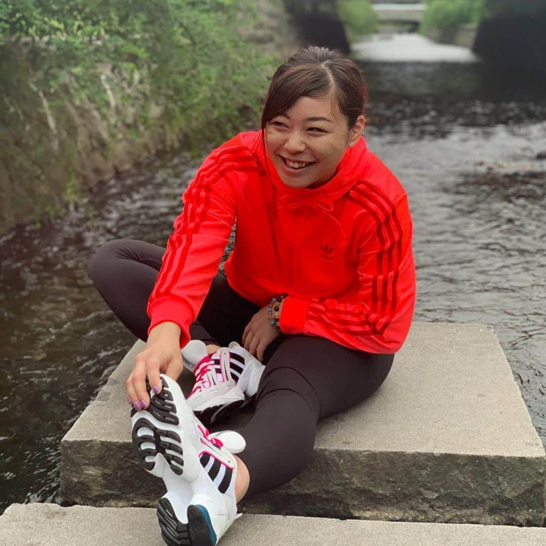 植草歩さんのインスタグラム写真 - (植草歩Instagram)「札幌で脱サンダル👟💗 #キモ撮り  #adidas  #スニーカー」8月15日 19時50分 - ayayumin0725