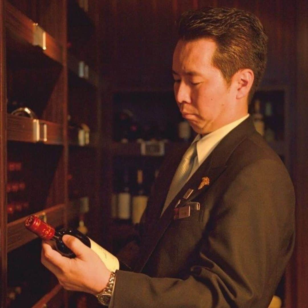Table 9 TOKYO さんのインスタグラム写真 - (Table 9 TOKYO Instagram)「個室で味わう贅沢時間✨﻿ ﻿ 1日8名さま限定の特別ディナーはいよいよ来週！﻿ ﻿ 「スパイス」をテーマに、品川プリンスホテルと高輪エリア3つのプリンスホテルの総料理長がコラボレーション。﻿ ﻿ 料理に合わせてシェフソムリエがセレクトしたペアリングワインと共に、目の前で繰り広げる特別な時間をご堪能ください。﻿ ﻿ 期日：2019年8月22日(木)・23日(金) ﻿ ﻿ 時間：7:00P.M.～9:30P.M.（6:30P.M.より受付）﻿ ﻿ 会場：DINING & BAR TABLE 9 TOKYO　﻿  個室 CHEF'S TABLE ﻿ ﻿ 料金：23,000円 (税込・サービス料別) ﻿ ﻿ 予約：03-5421-1114 (9:30 A.M. - 8:00 P.M.)﻿ ﻿ #個室#夜景#ディナー﻿ ------------------------------------------﻿ #tokyo#japan#品川プリンスホテル#接待#グルメ#品川#shinagawa##ホテル#グルメ女子#food#life#旅行#travel#ウェディング#食事会#顔合せ#バー#bar#結婚式らしくない結婚式」8月15日 19時56分 - table9tokyo