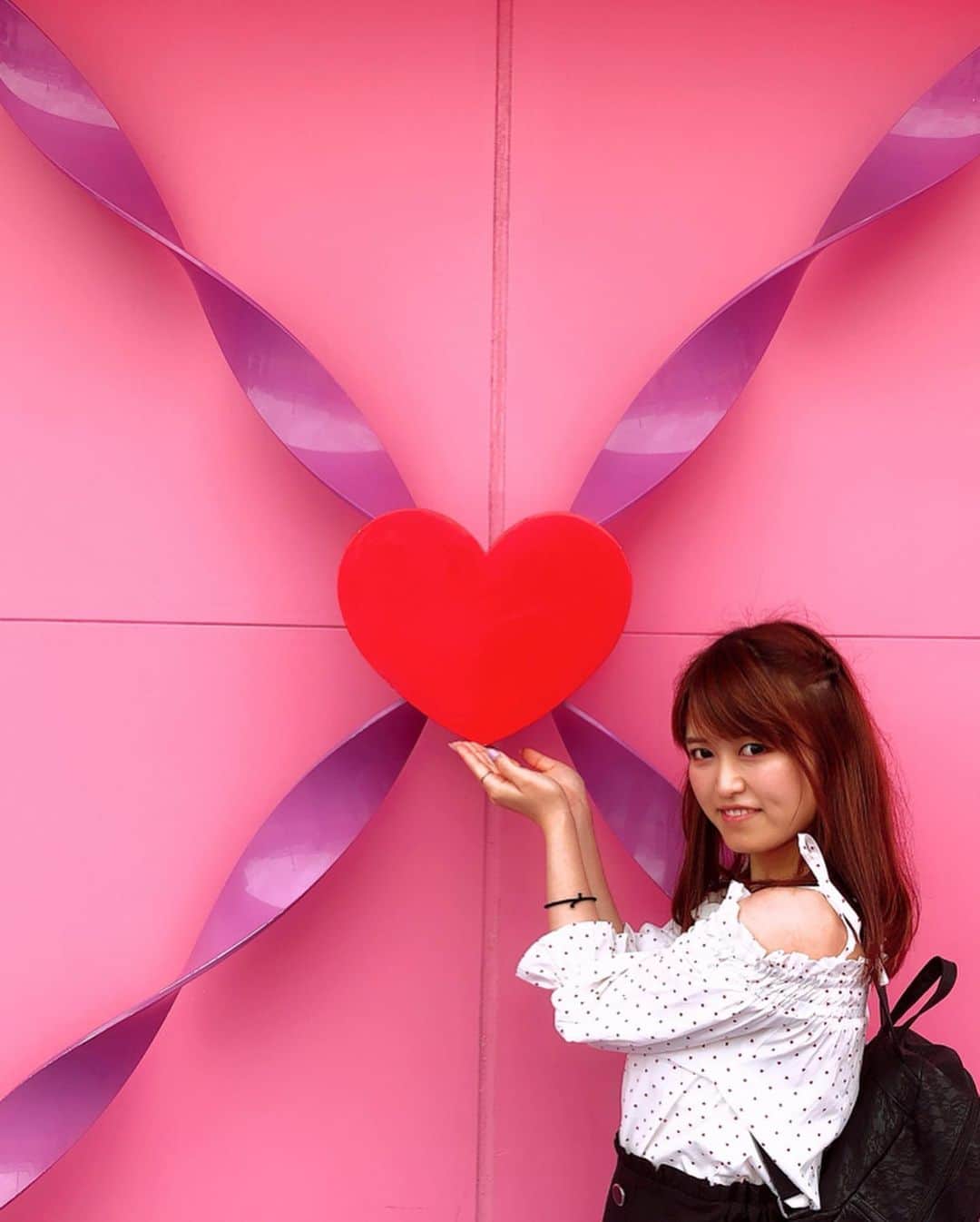 入江綾乃のインスタグラム：「. . . 大阪の思い出⑬ 映えた🥰 . . . #usj #usjコーデ #usj🌏 #ピンク #Heart  #followme #写真好きな人と繋がりたい #photography #photo #ポートレート#写真 #doll #dolly #dolls #被写体 #カメラ #camera #カメラ女子 #撮影 #撮影モデル #カメラマン #かわいくなりたい #声優 #プロレスラー #アクトレスガールズ #プロレス #AWGカラーズ #スポーツ女子」