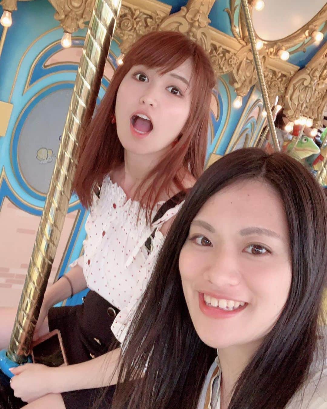入江綾乃のインスタグラム：「. . . 大阪の思い出⑭ . . . #usj #usjコーデ #usj🌏 #メリーゴーランド #followme #写真好きな人と繋がりたい #photography #photo #ポートレート#写真 #doll #dolly #dolls #被写体 #カメラ #camera #カメラ女子 #撮影 #撮影モデル #カメラマン #かわいくなりたい #声優 #プロレスラー #アクトレスガールズ #プロレス #AWGカラーズ #スポーツ女子」