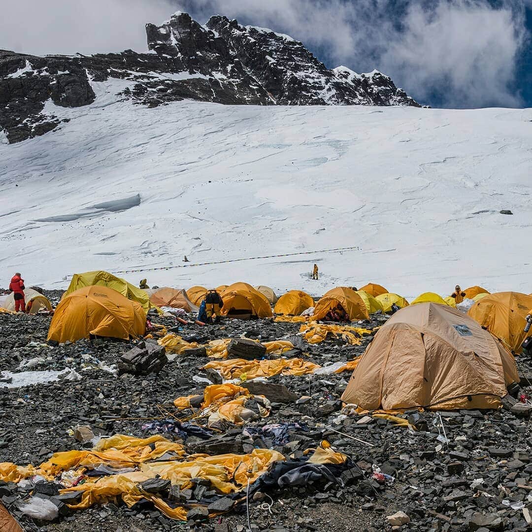 バリーさんのインスタグラム写真 - (バリーInstagram)「"Sherpas have helped me to learn how and why we need to respect the mountains. Their culture and the idea that mountains are not conquered but it’s the mountains that accept and provide us the path to reach their summit will always remain with me." - Samir Jung Thapa, director and cinematographer. #BallyPeakOutlook #NoMountainHighEnough ​@clickmanproduction」8月15日 20時04分 - bally