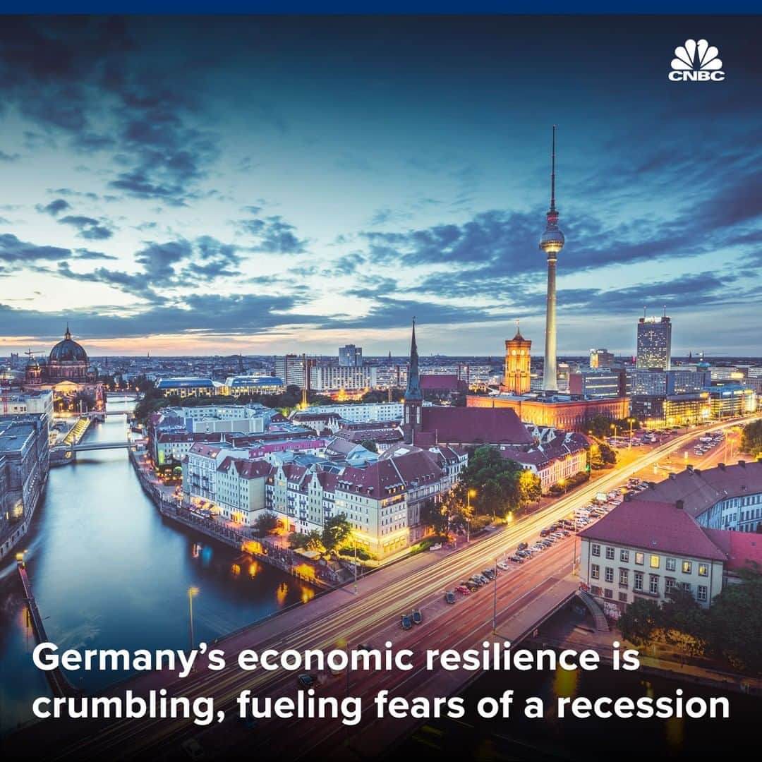 CNBCさんのインスタグラム写真 - (CNBCInstagram)「A German recession could mean trouble for many, many countries.⁠ ⁠ And according to recent data, Germany’s economy is shrinking.⁠ ⁠ The country’s GDP shrank by 0.1% in the second quarter, marking the end of a decade of expansion.⁠ ⁠ Though experts say the slowdown is not particularly new, recent developments indicate “the resilience of the domestic economy to eternal shocks is crumbling.”⁠ ⁠ And they say the country is now in need of stimulus — or a recession could be on the way.⁠ ⁠ For more on what is causing Germany’s economy to shrink, visit the link in bio.」8月15日 20時05分 - cnbc