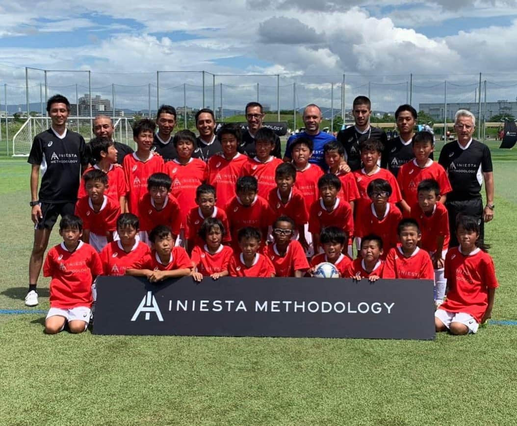 アンドレス・イニエスタさんのインスタグラム写真 - (アンドレス・イニエスタInstagram)「Primer Campus de verano @iniestamethodology en Japón! Bonita experiencia con los niños y niñas y con todo el grupo de trabajo 💪🏻⚽️」8月15日 20時11分 - andresiniesta8