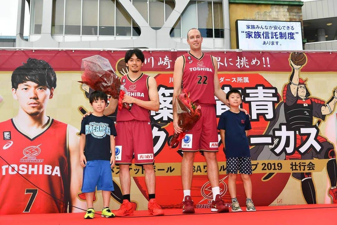 篠山竜青さんのインスタグラム写真 - (篠山竜青Instagram)「. #川崎ブレイブサンダース #川崎から世界へ挑め #新ユニフォーム #asics #red #川崎 #武蔵小杉 #バスケットボール #日本一丸」8月15日 20時11分 - ryusei_shinoyama