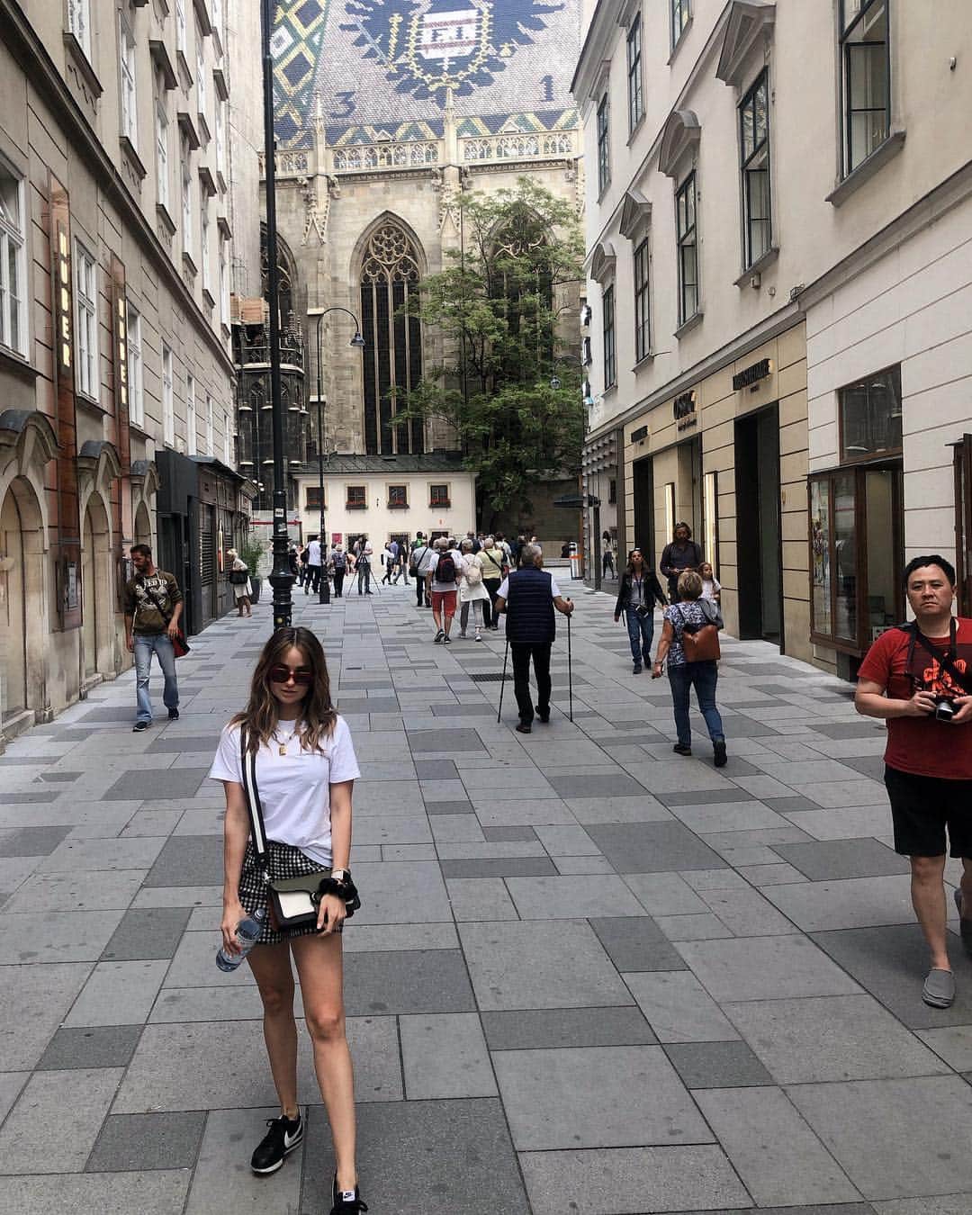 デビー・ライアンのインスタグラム：「oida vienna is leiwand 🥰 🇦🇹🏰」