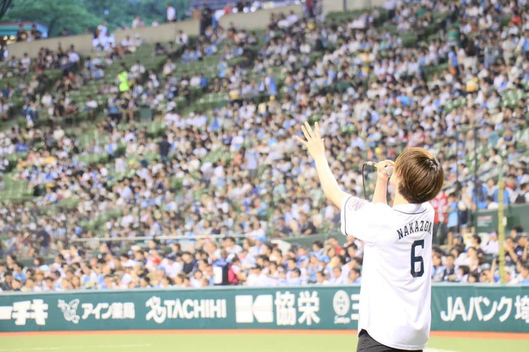 中園勇樹さんのインスタグラム写真 - (中園勇樹Instagram)「今日は埼玉西武ライオンズ🦁と TVアニメ"MIX"⚾️のコラボデー！！！ ということで、メットライフドームにて 『君に伝えたストーリー』 歌わせていただきました🎤 ・ 僕の背番号と名前入り ユニフォームまで作っていただき 本当に幸せな１日でした、、、 改めて"MIX"のEDテーマを担当させて 頂いてることを誇りに思います。 応援してくださった皆さん ありがとうございました！！ ・ ・ #メットライフドーム #TV #アニメ #MIX #野球 #コラボデー #イベント #内田雄馬 さん #高木渉 さん #日髙のり子 さん #埼玉西武ライオンズ #オリックスバファローズ  #qyoto #君に伝えたストーリー #NAKAZONO #6」8月15日 20時23分 - nakazono_qyoto