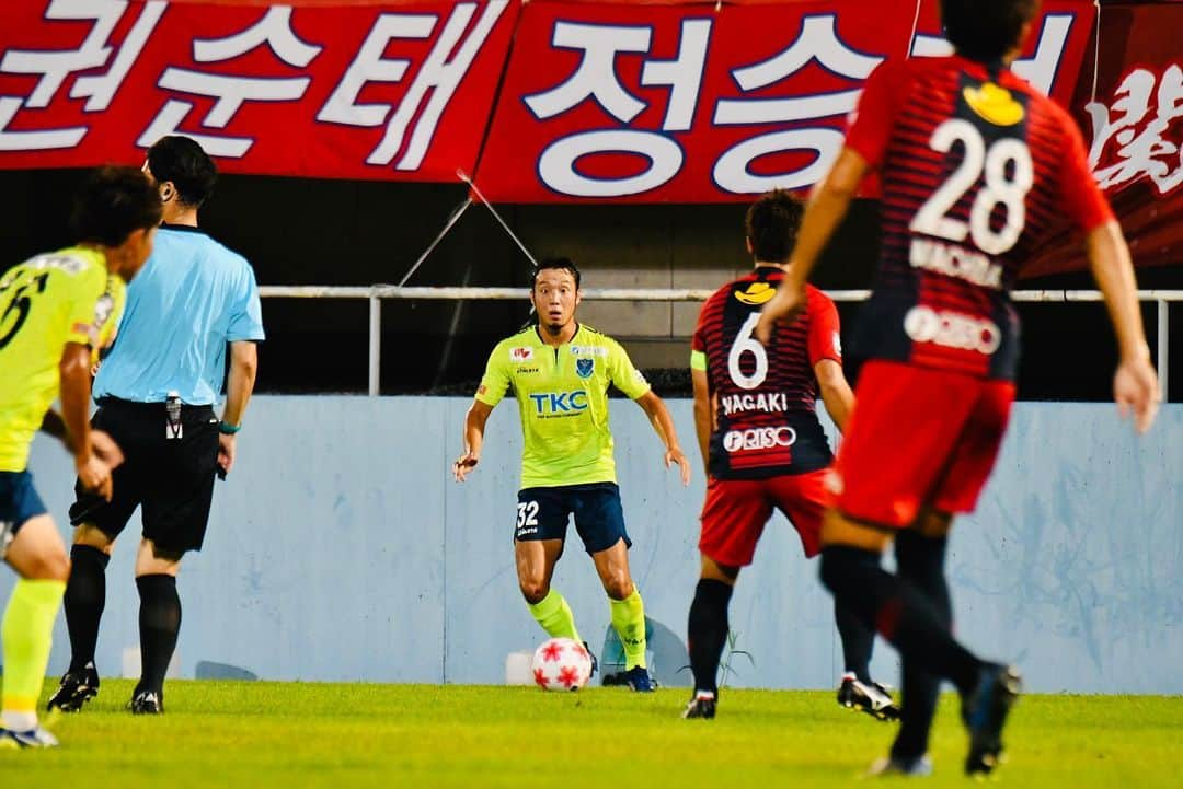 栃木SCさんのインスタグラム写真 - (栃木SCInstagram)「. 【 GAME PHOTO 📷 】 . ▽GAME 8/14 vs #鹿島アントラーズ ． ▽SCORE 鹿島 4-0 栃木 . ▽SCORERS 37分 小田 (鹿島) 45+2分 伊藤 (鹿島) 55分 レアンドロ(鹿島) 88分 有馬(鹿島) ． ▽STARTING LINEUP GK 23 #川田修平 DF 27 #久富良輔 30 #田代雅也 22 #メンデス MF 24 #和田達也 6 #古波津辰希 32 #荒井秀賀 14 #西谷優希 FW 16 #榊翔太 19 #大島康樹 21 #大﨑淳矢 ． ▽SUBMEMBER GK 35 #浅沼優瑠 DF 18 #坂田良太 28 #温井駿斗 MF 31 #三宅海斗 29 #川田拳登 FW 11 #平岡翼 8 #廣瀬浩二 ． ． ． 次回のリーグ戦は8月17日(土)のホーム #FC町田ゼルビア 戦です。 KEEP MOVING FORWARD . #栃木SC #全員戦力 #antlers #jleague #天皇杯 ．」8月15日 20時32分 - tochigisc_official