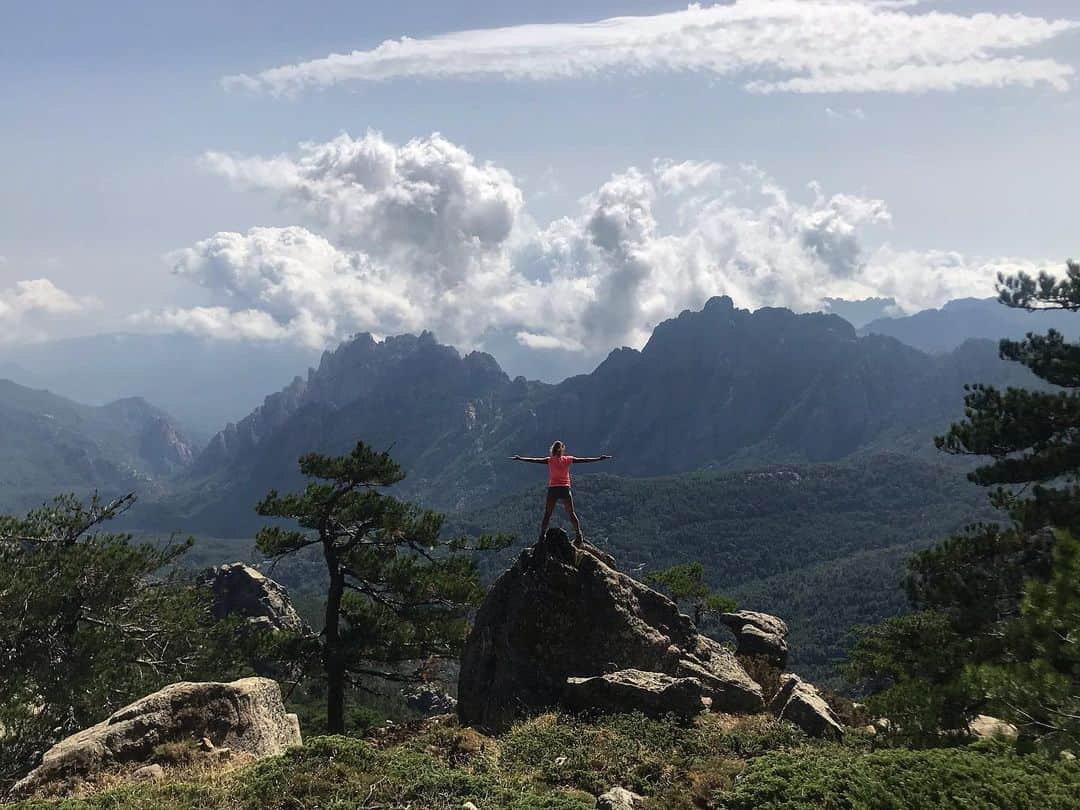 マリー・ギャヨさんのインスタグラム写真 - (マリー・ギャヨInstagram)「Freedom #GR20 #Corsica #Mountains #Clouds #Nature #Hike」8月15日 20時27分 - marie.gayot