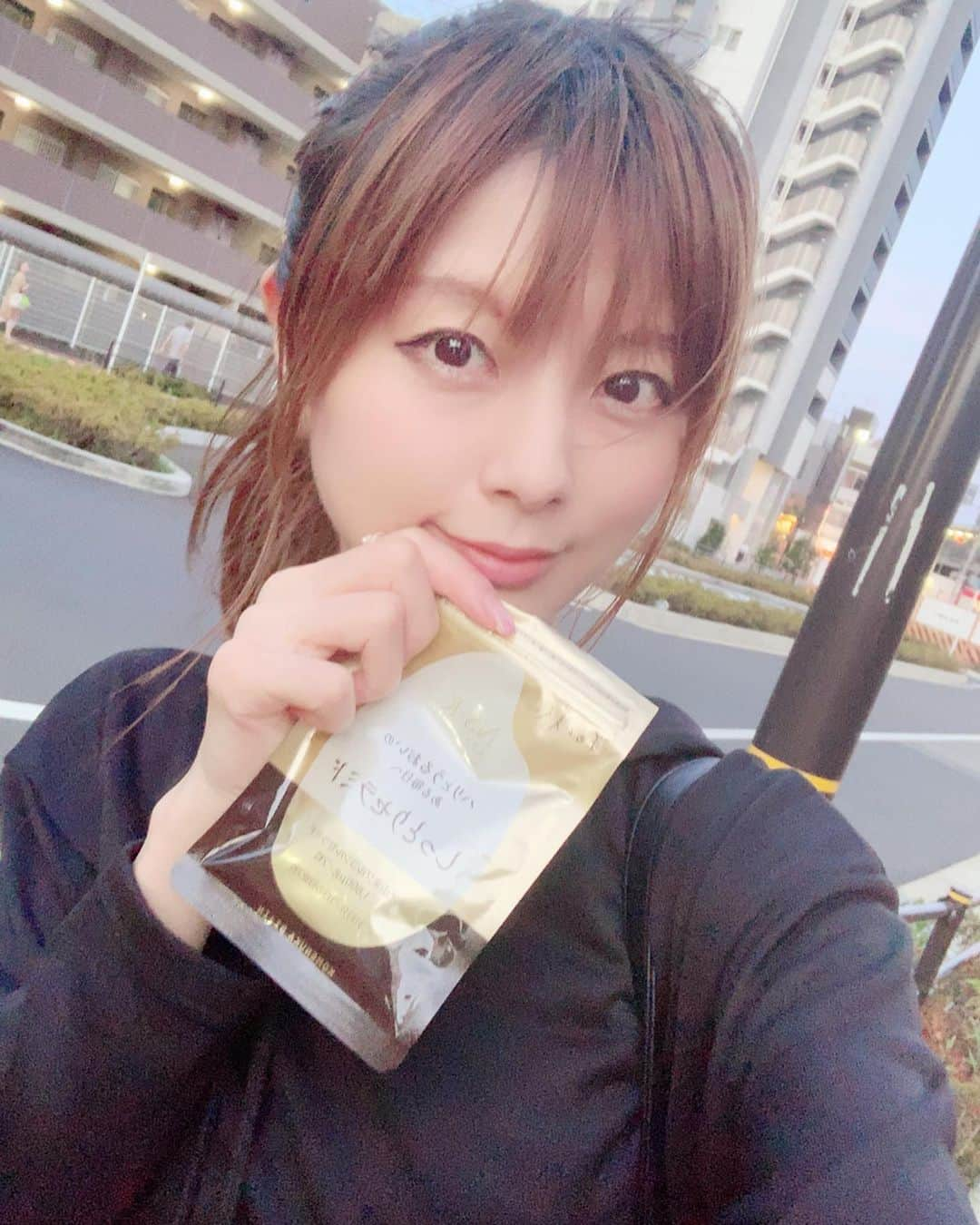 satomiさんのインスタグラム写真 - (satomiInstagram)「紫外線や冷房でお肌にダメージを受け気味なので 『米ぬか美人 しっとりセラミド』飲み始めたよ💕 * * 潤いを保つのに欠かせない米由来のセラミド、ブラッドオレンジ、アントシアニン、コラーゲン、ショウガ麹粉末、酒蔵ならではの米ぬかの美容成分が配合されてるから毎日潤いのある肌に導いてくれるよ😀 * * ちなみにスキンケアも米ぬか❤︎ いつも持ち歩いてお出かけしてます🌾 * *  @komenukabijin_official  #米ぬか美人　 #日本盛　 #美容サプリ　 #しっとりセラミド　 #セラミド  #新潟美人 #新潟出身 #新潟行きたい」8月15日 20時29分 - saatoomii47