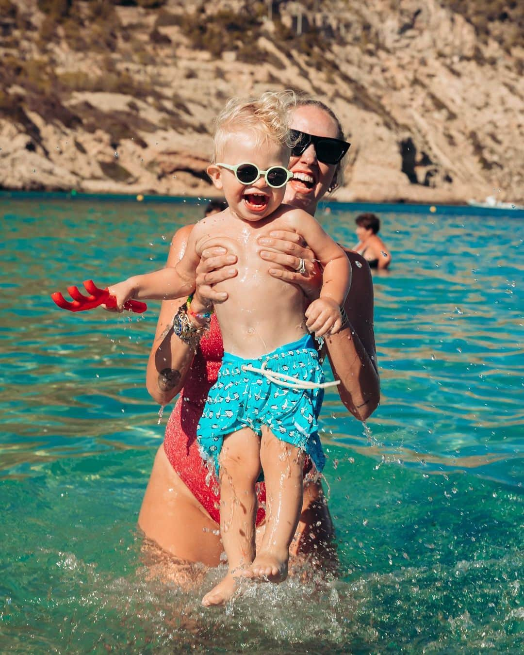 キアラ・フェラーニさんのインスタグラム写真 - (キアラ・フェラーニInstagram)「August 14th, Ibiza with bebe 🤱🏼」8月15日 20時49分 - chiaraferragni