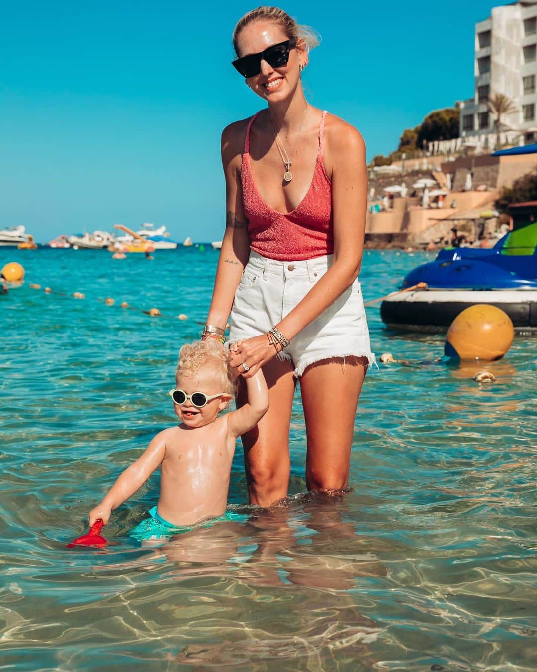 キアラ・フェラーニさんのインスタグラム写真 - (キアラ・フェラーニInstagram)「August 14th, Ibiza with bebe 🤱🏼」8月15日 20時49分 - chiaraferragni
