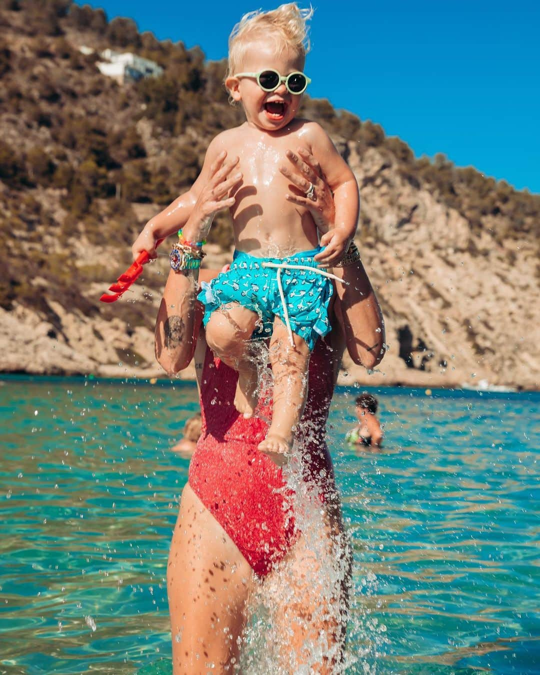 キアラ・フェラーニさんのインスタグラム写真 - (キアラ・フェラーニInstagram)「August 14th, Ibiza with bebe 🤱🏼」8月15日 20時49分 - chiaraferragni