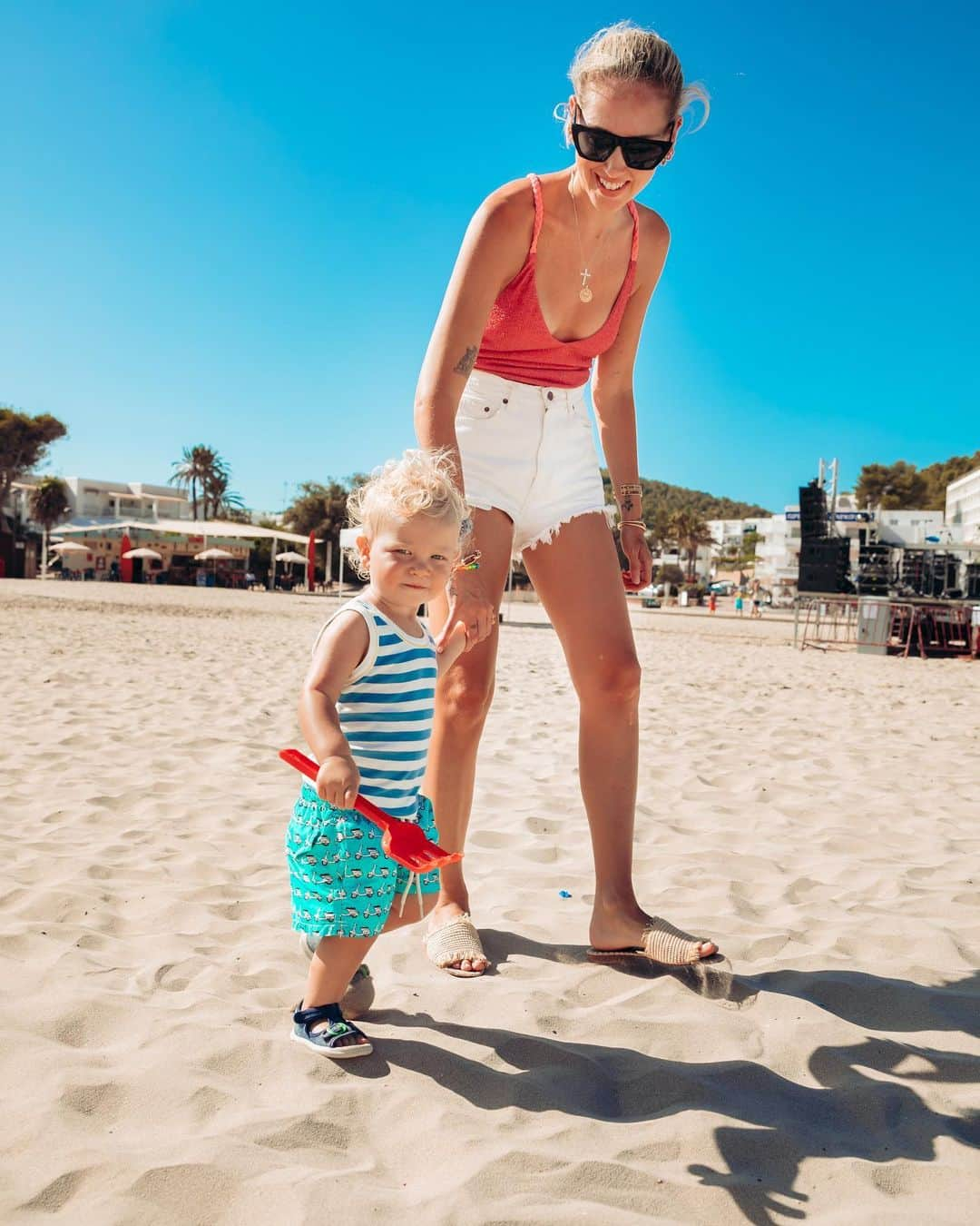 キアラ・フェラーニさんのインスタグラム写真 - (キアラ・フェラーニInstagram)「August 14th, Ibiza with bebe 🤱🏼」8月15日 20時49分 - chiaraferragni