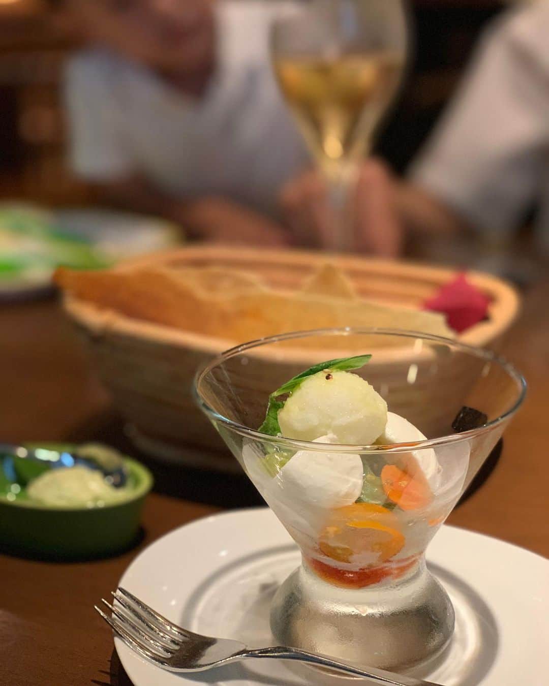 宮崎真梨子さんのインスタグラム写真 - (宮崎真梨子Instagram)「‥ 8/10は6回目の結婚記念日でした♡毎年恒例のレストランで、記念日ディナー♡アニバーサリーチケットありがたすぎる♡今年は、デザートが美味しかったな♡ ∵ 息子はパンしか食べなかったけど、来年あたりピサかパスタ食べれるようになるといいなー。 ∵ ∵ #結婚記念日 #結婚記念日ディナー #ハートの日」8月15日 20時44分 - miyamari92