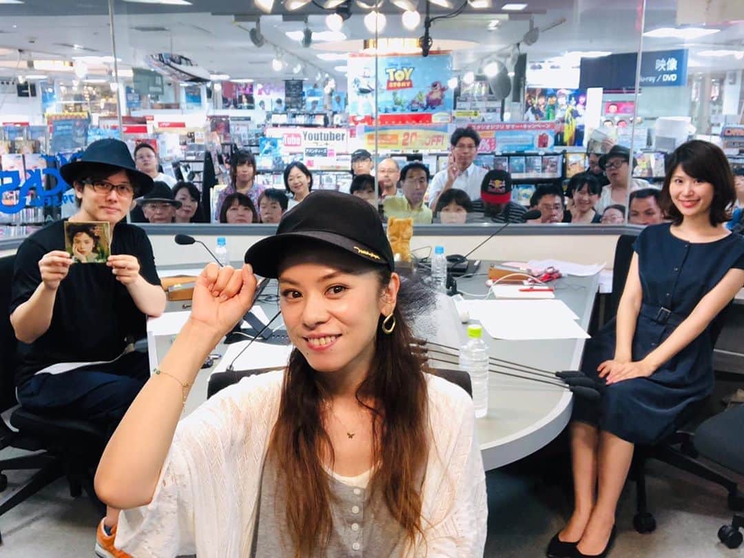 azumiのインスタグラム：「NACK5 #キラスタ に出演させていただきました！三浦祐太朗さん、斉藤百香さんありがとうございました！初めて自撮り棒使わせてもらったー笑 #三浦祐太朗 #斉藤百香 #wyolica #ワイヨリカ」