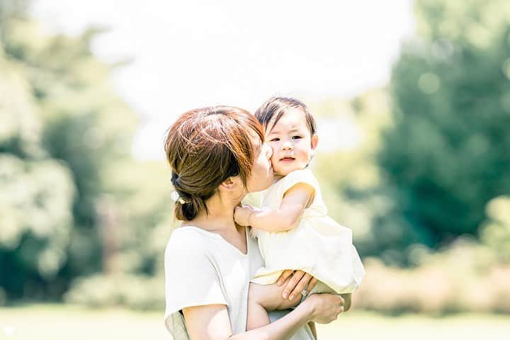 Lovegraph_Kids ラブグラフキッズさんのインスタグラム写真 - (Lovegraph_Kids ラブグラフキッズInstagram)「. ママと子どもの写真、残せていますか？☺️♡ ㅤㅤㅤㅤㅤㅤ ୨୧┈┈┈┈୨୧ ㅤㅤㅤ ラブグラフは想い出を写真に残す出張撮影サービスです📸 ㅤㅤㅤ ＼今だけ新撮影プランプレゼントキャンペーンやってます☺️／ フォトブックなどのグッズがセットになった新プラン「プレミアプラン」のプレゼントキャンペーン中です🎁前の投稿を見てね！ ㅤㅤㅤ ୨୧┈┈┈┈୨୧ ㅤㅤ #ラブグラフ #ママグラフ #Lovegraph #mamari #mamanokoカメラ部 #コドモノ #ママカメラ #親バカ部 #おやばか部 #新米ママ #女の子ママ #男の子ママ #赤ちゃんのいる生活 #女の子ベビー #子どものいる暮らし #キッズコーデ #関東ママ #ママと息子 #ママと娘  ㅤㅤㅤ」8月15日 20時48分 - lovegraph_kids