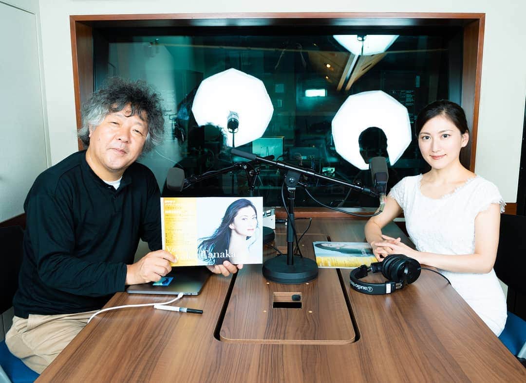 のインスタグラム：「. Radio with Brain scientist Dr.Mogi #kenmogi #brainscientist love his book "Quolia and the Brain" . #脳科学者 #茂木健一郎 さんのラジオ、 TOKYO FM「ドリームハート」にお呼びいただきました。 私とニューロンとの出会いはさかのぼること小学高学年。 . 著書 #脳とクオリア はお気に入り本です。 大変楽しい時間でした！ . 9月21日・28日（土）2週に渡ってOA予定です。 . 皆さま、ぜひお聴きください。 . ⓒ樋口 隆宏(TOKYOTRAIN) #田中彩子 #ayakotanaka」