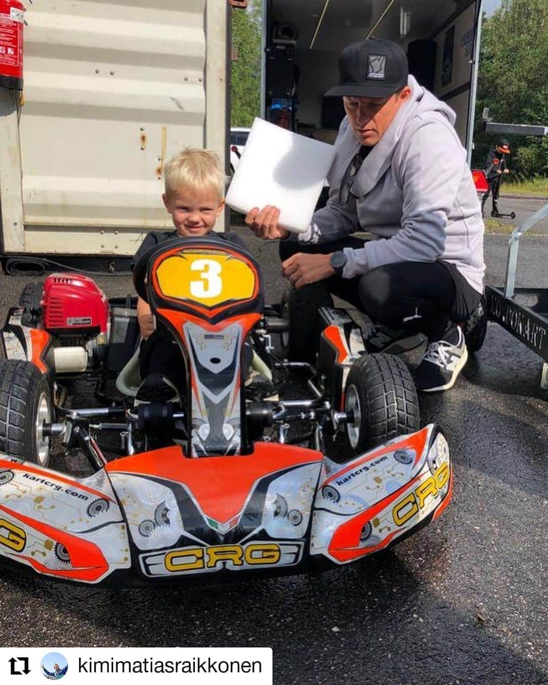 F1さんのインスタグラム写真 - (F1Instagram)「Robin Raikkonen gets his karting career up and running, with a pretty special mentor 😍 . 📸 #Repost x @kimimatiasraikkonen . #F1 #Formula1 #KimiRaikkonen #Iceman #IceCube #LikeFatherLikeSon」8月15日 20時59分 - f1