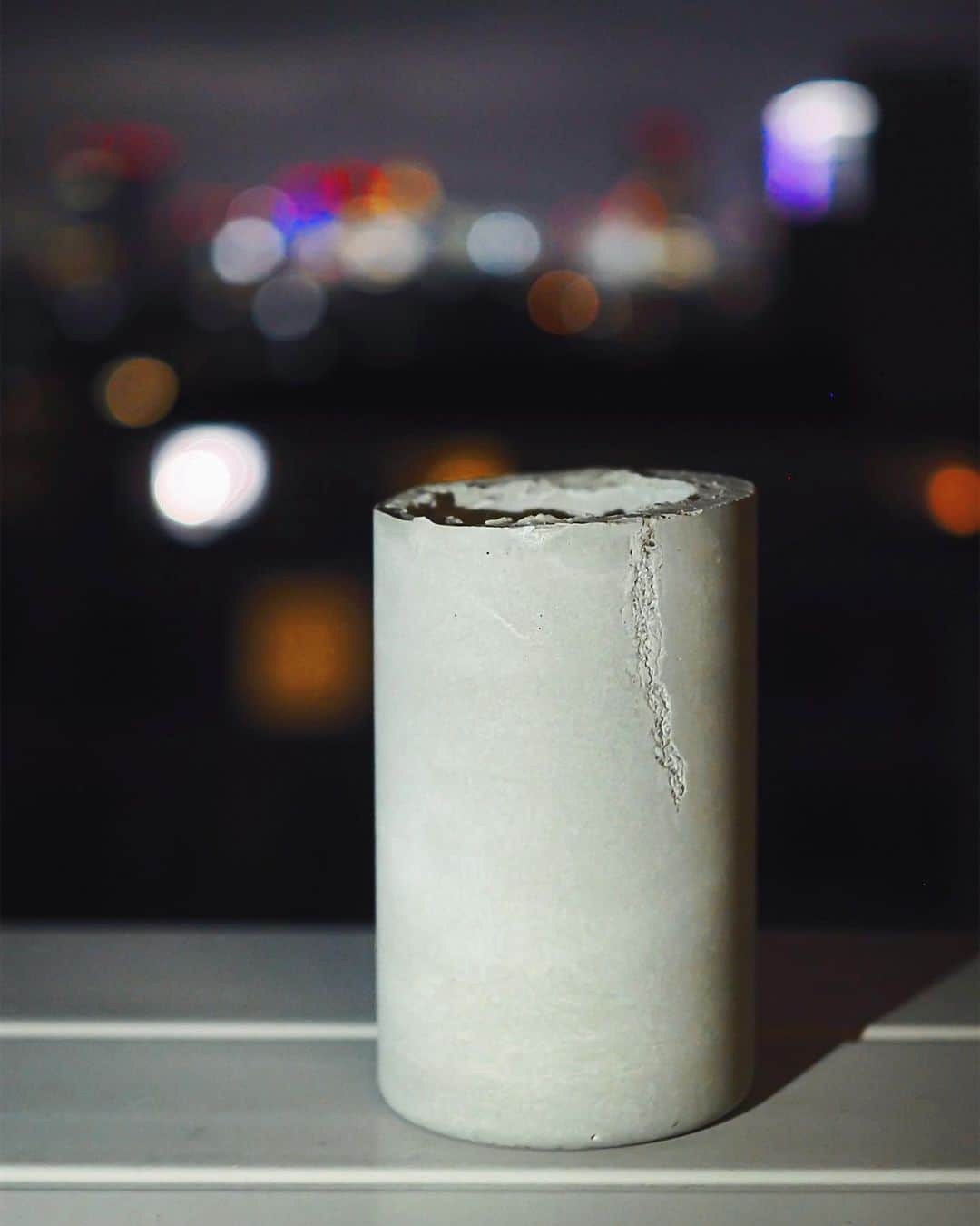 si ouxのインスタグラム：「初号器と夜 made by me. はじめてのコンクリ作品」
