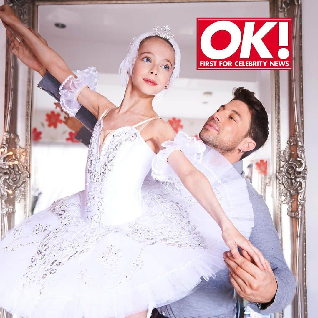 ダンカン・ジェイムスさんのインスタグラム写真 - (ダンカン・ジェイムスInstagram)「Throw back Thursday from a photo shoot with my daughter @tianietinyballerina for @ok_mag ! #beautifulballerina #daddyanddaughter #tbt #enpointe」8月15日 20時52分 - mrduncanjames