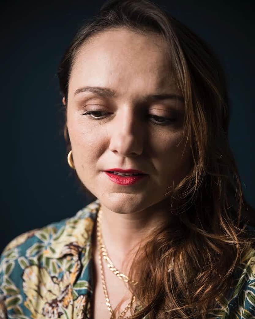 のインスタグラム：「#PremiataOutliers #Episode32 “My passion for cooking has resulted in a project that makes me wake up with a smile in the morning”. In 2011 @cookyes_lindi co-founded cookyes.it and started transforming any idea into a cookie, literally, taking care of raw materials, designs, prints and packaging. Her project was noted by influential brands and in a short time has become a reference point in the world of alternative pastry. “Only shallow people do not judge by appearances. And if what’s beautiful is also good and sweet, the message it brings is clear. I say it with cookies ”.」