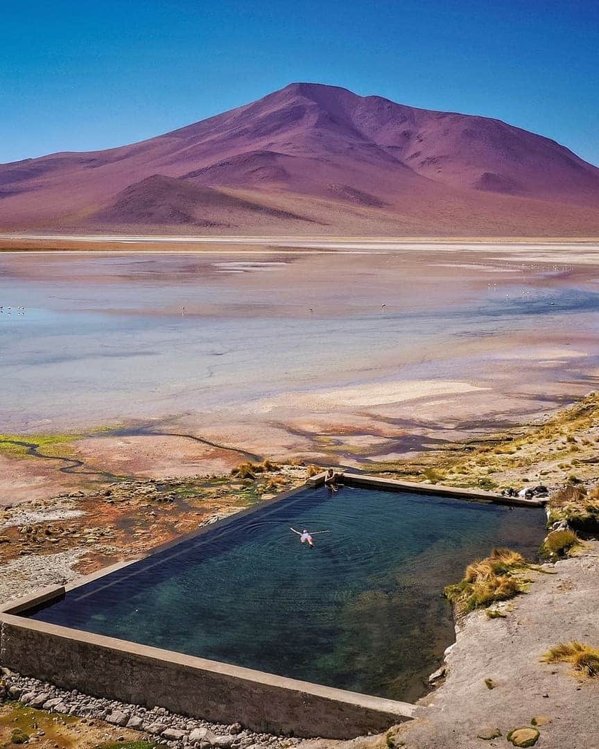 Discover Earthさんのインスタグラム写真 - (Discover EarthInstagram)「One of many natural hot springs in Bolivia. 🇧🇴 "Close to the border of Bolivia coming from San Pedro De Atacama, Chile: this is what we found on our first morning, 16,000 feet up. Cold, crisp air mixed with hot termal pool waters, pink flamingos feeding in multicolored lagunas, alpacas wandering as they please, and mountain views all around. Can’t ask for much better way to begin my trip in Bolivia" — 📍#DiscoverBolivia — 📸 Caption & photo by  @_romanmoran」8月15日 20時57分 - discoverearth