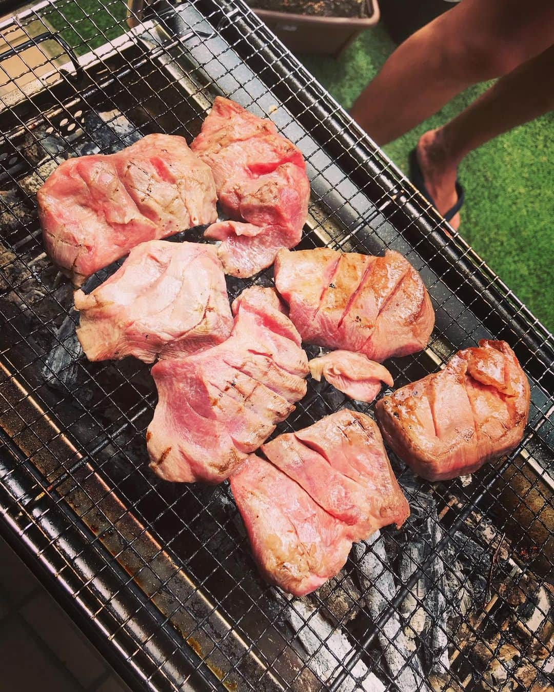 上杉研太さんのインスタグラム写真 - (上杉研太Instagram)「BBQをしました。  牛タン屋さんが持ってきた牛タンが神がかって美味しかった🤩」8月15日 21時17分 - kentauesugi