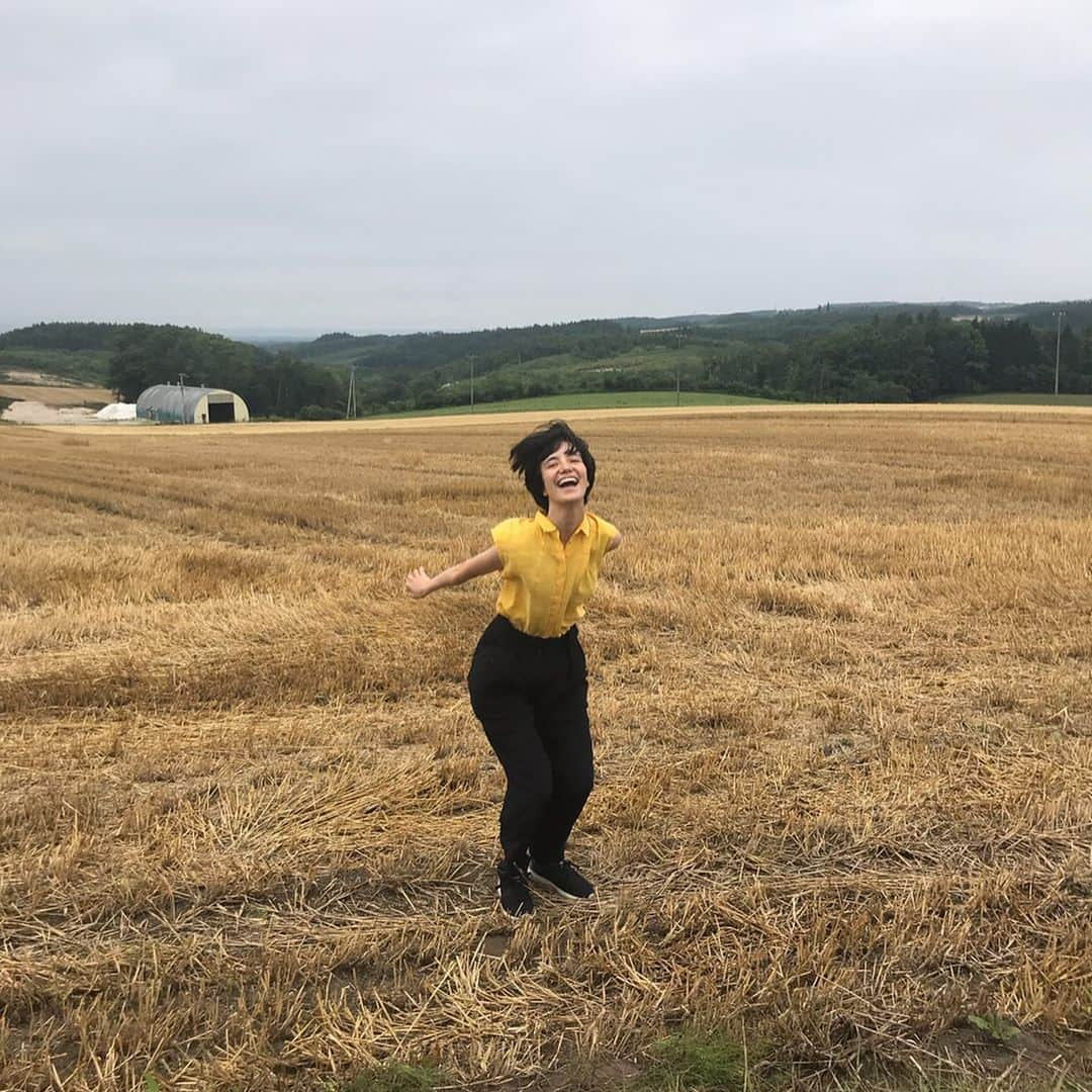 小野りりあんさんのインスタグラム写真 - (小野りりあんInstagram)「夏の思い出がどんどん詰まっていってて投稿追いつかない🌻🌻🌻﻿ ﻿ これは、知床に行った時🚗💭﻿ ﻿ I’ve been doing lots of trip by car so I’ll #carbonoffset  @cooleffect_ !!﻿ ﻿ #長距離運転 したから﻿ #カーボンオフセット﻿ するよー﻿ #羅臼昆布 #カムイワッカ湯の滝」8月15日 21時10分 - _lillianono_