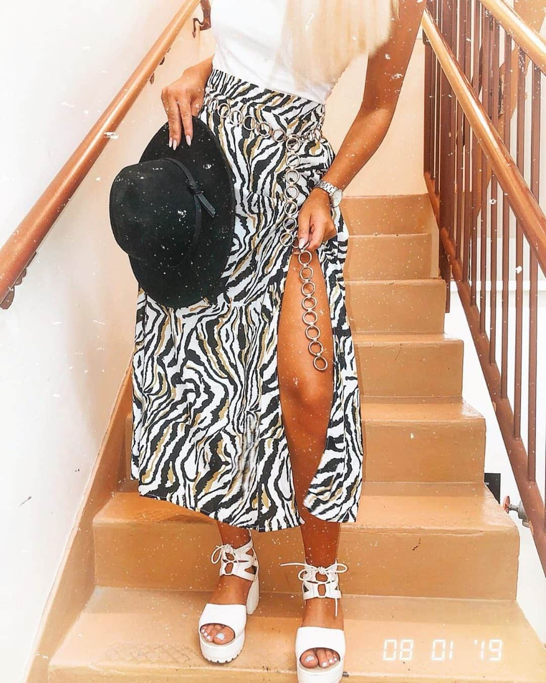 SHEINさんのインスタグラム写真 - (SHEINInstagram)「Love this vintage style @sierrawelshh 🦓 Shop 'SHEIN Split Thigh Zebra Print Skirt' link in bio. ID:671225 #SHEIN #SHEINgals #SHEINstyle #SHEINfw2019 #skirt #zebra」8月15日 21時12分 - sheinofficial