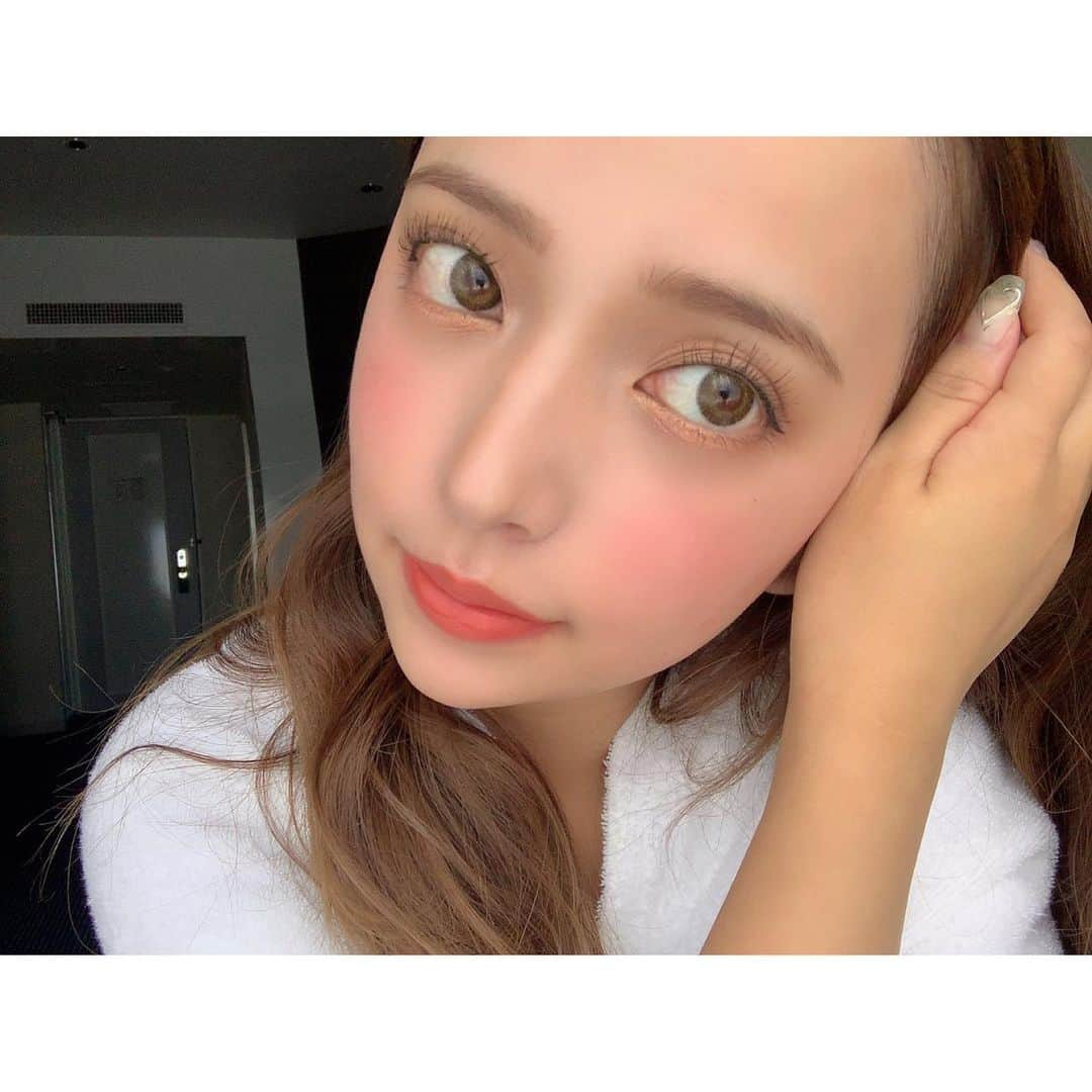 平尾優美花（ゆみちぃ）さんのインスタグラム写真 - (平尾優美花（ゆみちぃ）Instagram)「🍬 ヘアメイクでお世話になってた、 (@yuzuko_makeup) (@meguu_chu) が、手掛けた新コスメブランドの リップが…可愛いすぎる🤔💛 . 2番と4番が特にお気に入り❤︎ . 一度塗りでしっっっかり発色するの💄 . 3枚目からの自撮りは1.2.3.4の順番です、 2枚目の腕に塗った感じは、4.3.1.2の順番！参考になれば嬉しいな🤳👶🏻 #likeybeauty #cosmetics #lip #makeup」8月15日 21時22分 - hirao_yumika